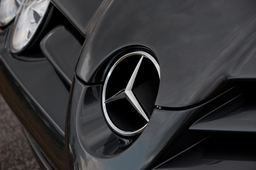  Mercedes-Benz SLR McLaren Black 2006 года  (фото 21 из 27)